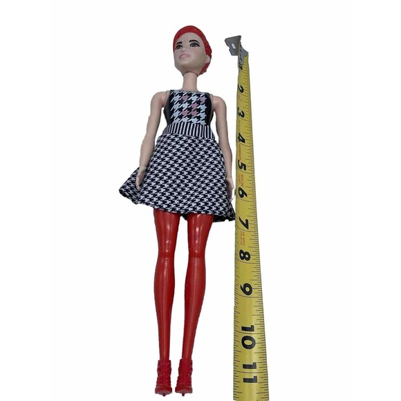 2020 Mattel Color Reveal Fashion Barbie Red Molded Hair Freckles Doll 12” - Picture 10 of 13